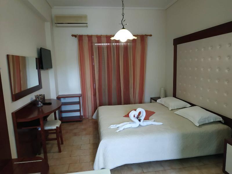 Eleni'S Garden & Castello Suites Alykanas  Exterior photo