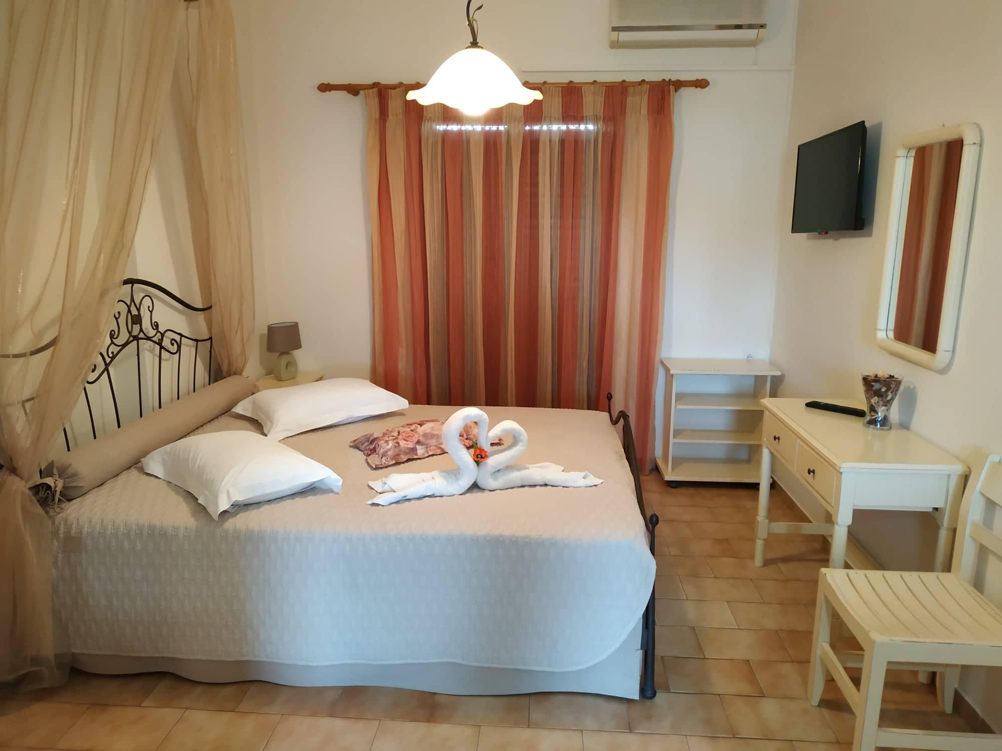 Eleni'S Garden & Castello Suites Alykanas  Exterior photo
