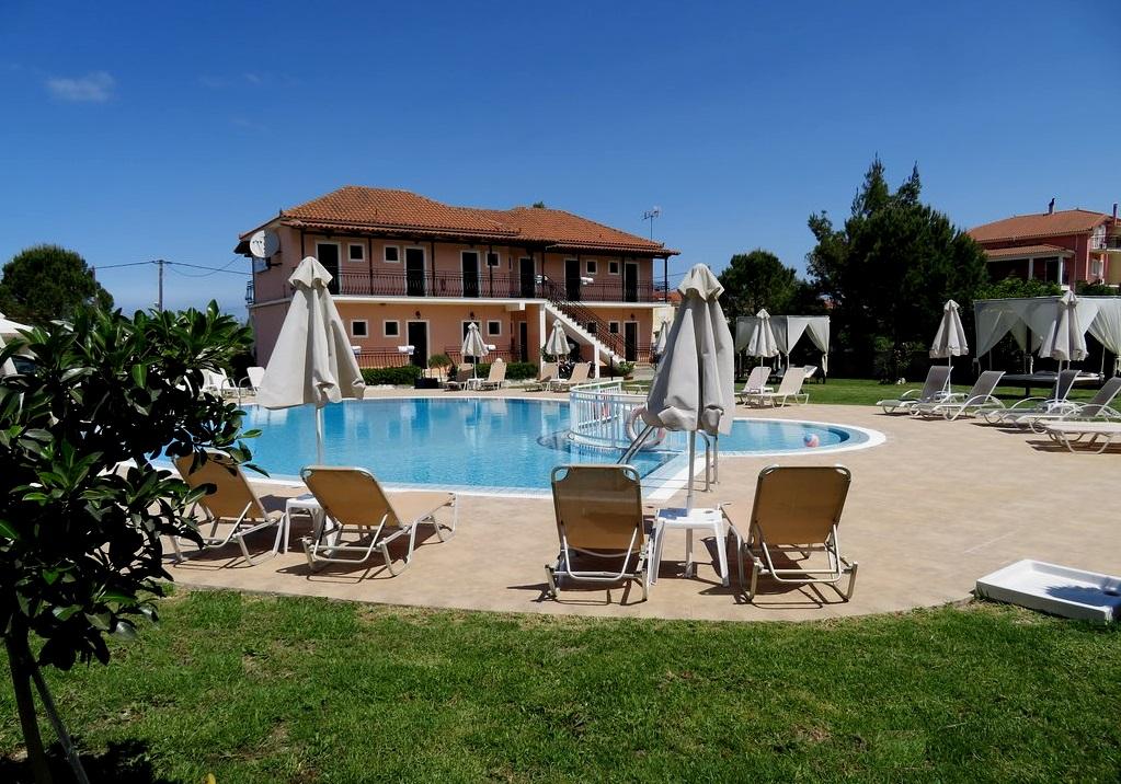 Eleni'S Garden & Castello Suites Alykanas  Exterior photo