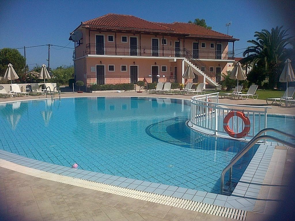 Eleni'S Garden & Castello Suites Alykanas  Exterior photo