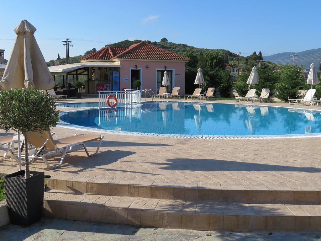 Eleni'S Garden & Castello Suites Alykanas  Exterior photo