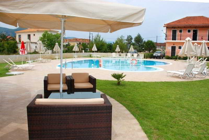 Eleni'S Garden & Castello Suites Alykanas  Exterior photo