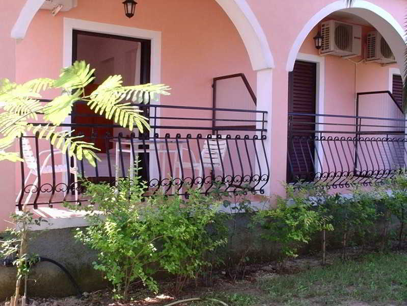 Eleni'S Garden & Castello Suites Alykanas  Exterior photo