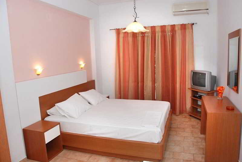 Eleni'S Garden & Castello Suites Alykanas  Exterior photo
