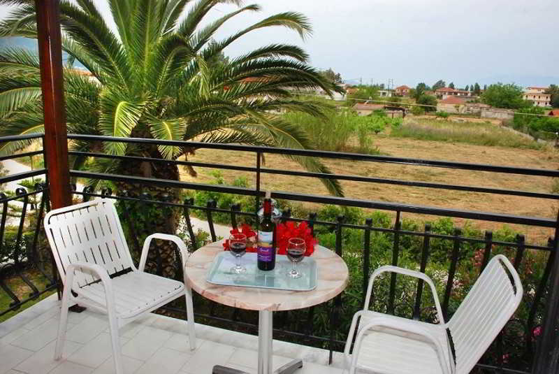 Eleni'S Garden & Castello Suites Alykanas  Exterior photo