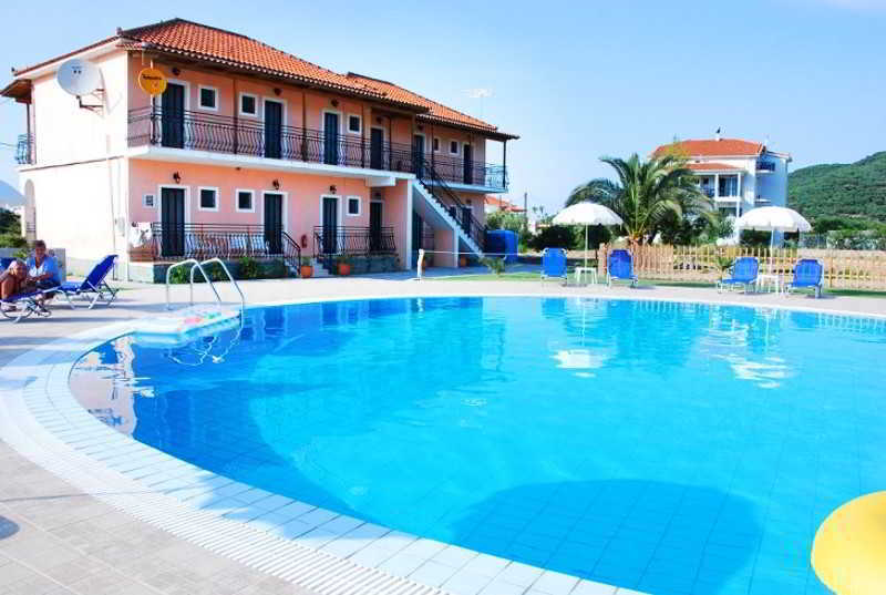 Eleni'S Garden & Castello Suites Alykanas  Exterior photo